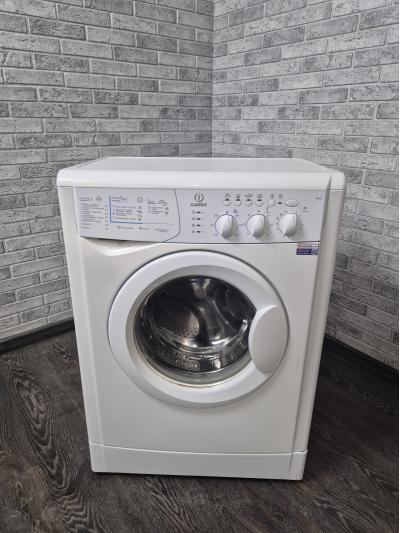 Стиральная машина Indesit WIL 83